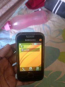 Samsung Chat On Phone With Charger