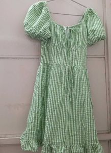 Green Gingham Puff-Sleeve Dress 🌿
