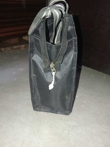 Side And Lunch Bag With 2 Sunglasses