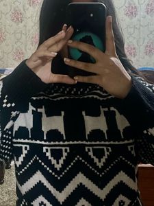 Aesthetic White &amp; Black Printed Sweater