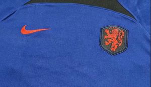 Netherlands 22 23 away kit    (Size M)