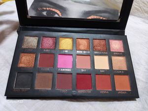 Huda Beauty Eyeshadow Palette(DUPE)