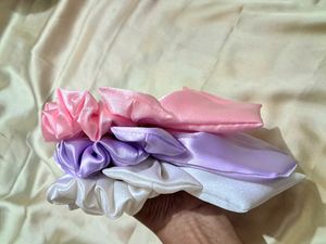 Bow Scrunchie 🌸