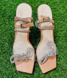 beautiful shoe flair Heel  👠 unused brand new