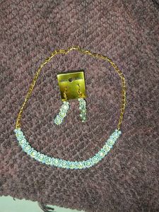 Neck Lace With Earnings