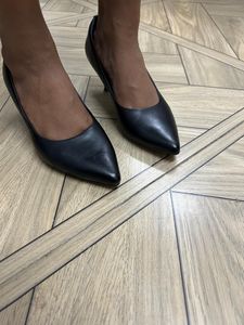 Authentic Clarks Leather Pumps Heel