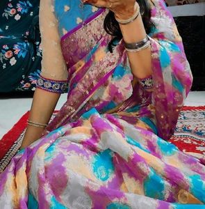 Veryyy Nice Eligent Sareee Looks Royallll....