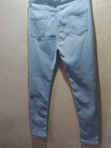 Light Wash High-Waisted Jeans