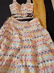 OFF WHITE CHAHIYA CHOLI