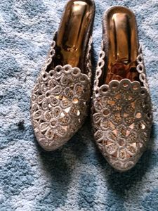 Elegant Silver Floral 👠