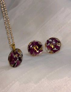 Resin Flower Pendant Necklace