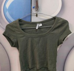 hnm- crop top