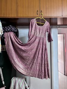 “Avaasa” Mauve Flared Ethnic Gown 💛