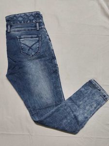 Stylish Mom-Fit Blue Denim Jeans,Embroidered Waist