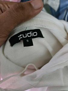 Stylish White Sweatshirt