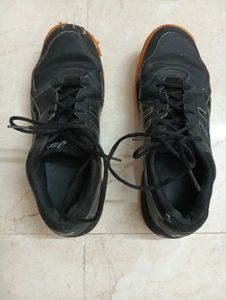 BADMINTON SHOES