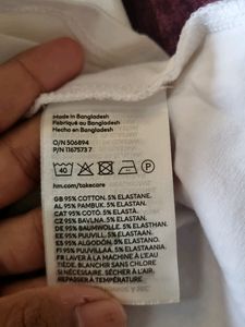 H&amp;M White V Neck Fitted Tshirt
