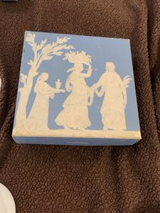 Wedgwood Wild Strawberry Iconic Pattern