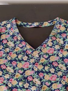 **Price Drop** Floral Top , Bust - 32 (Inches)