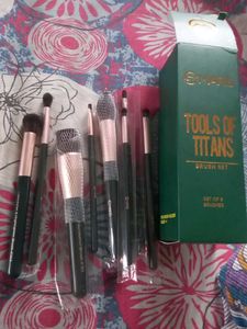Mars Makeup Brush