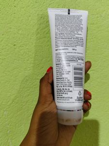 Everyuth Naturals Tan Removal Scrub 🩷
