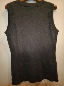 Size M/ L Stylish Women’s Sleeveless Knit Top
