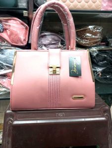 ✨Trendy and Premium Quality Handbag 👜