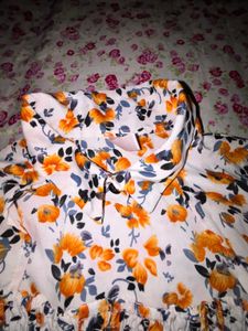 White Floral Top🏵🌺