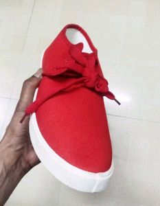 NEW NO USED CASUAL SPORTS SHOES.