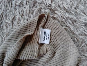 Ribbed Knotted Top