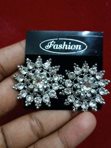 Stud earring 😘😍