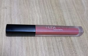 Huda Beauty - Icon
