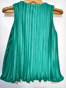 Green Sleeveless Top Small/ Medium size