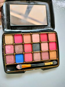 Ads 18 Color Eyeshadow Palette