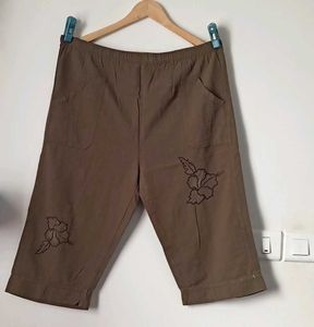 Floral Embroidered Capri Pants