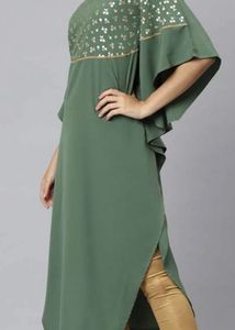 Geometric Yoke Design Crepe Kaftan