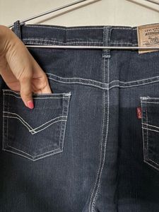 Levi&#39;s Dark Wash Jeans