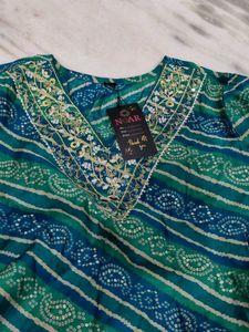 Elegant Green Embroidered Kurta With Pant
