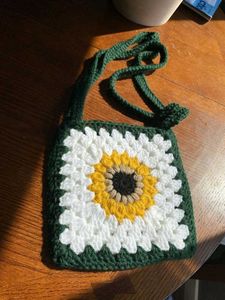 Crochet Daisy Granny Square Bag