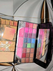 T.Y.A Fashion Make-Up Kit