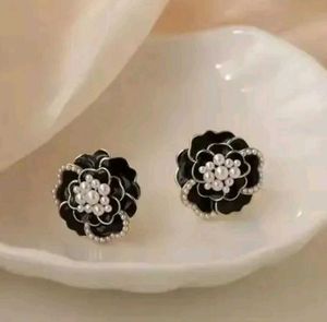 Elegant Flower Stud Earrings