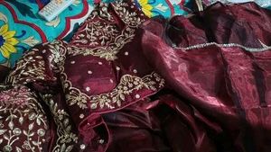 Maroon Embroidered saare with ready blouse