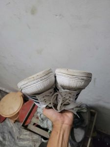 ADIDAS WHITE SNEAKERS
