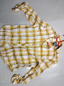 💛 Yellow Button-Down Shirt