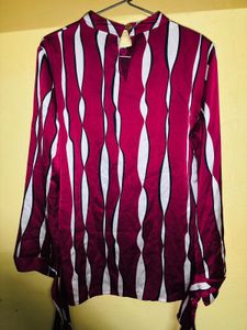 🤩Burgundy &amp; White Graphic Print Top.