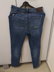 Magic Jeans - Stylish Denim