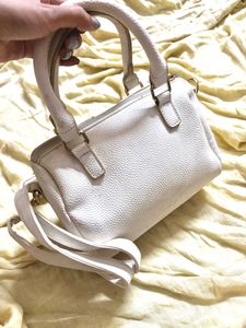 Lino Perros White Hand bag