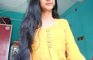 💛 Yellow Button-Down Top