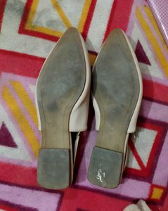 Elegant Pointed-Toe Slingback Flats