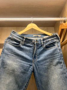 Levis Light Wash Denim Jeans
